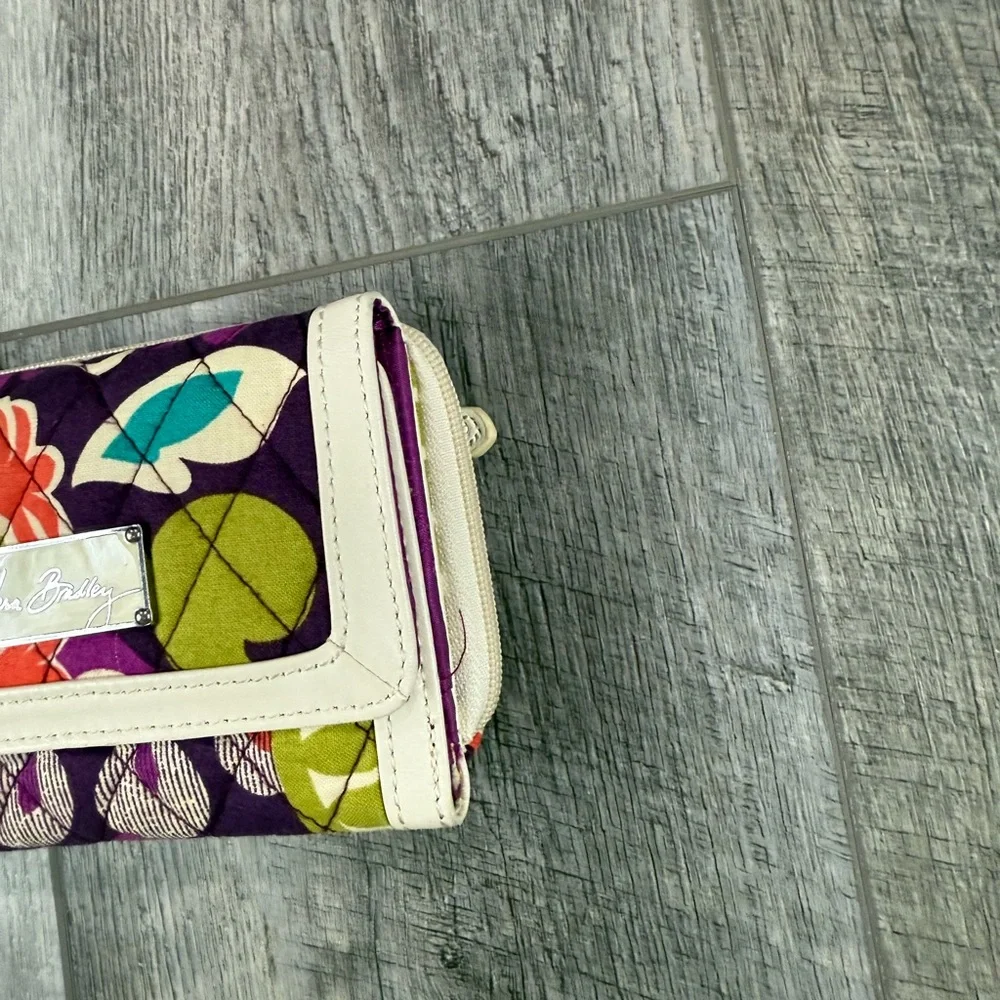 Vera Bradley Cream/Plum Anniversary Wristlet Wallet‎ - Picture 4 of 11